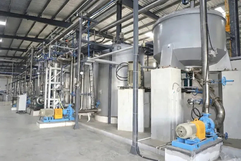 Stock preparation line for processing sugarcane bagasse raw material into pulp for plate making